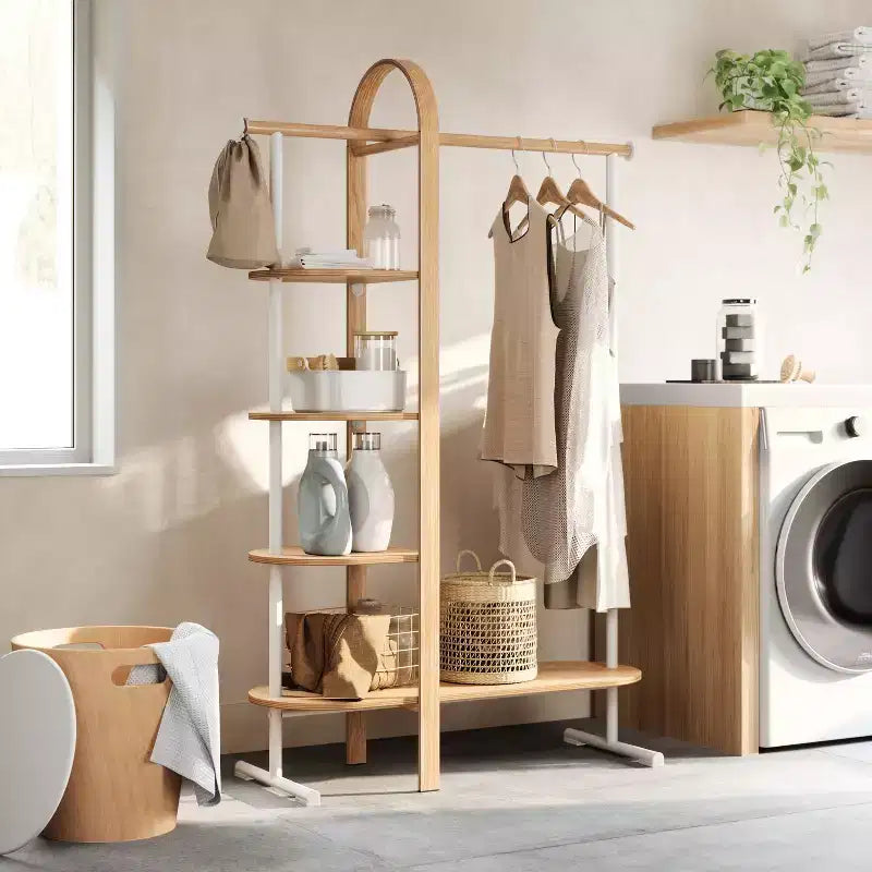 Umbra Bellwood Appendiabiti Bianco/Naturale: Telaio in Eucalipto, Asta e Ripiani Fissi, 167 cm H, Capacità 55 kg