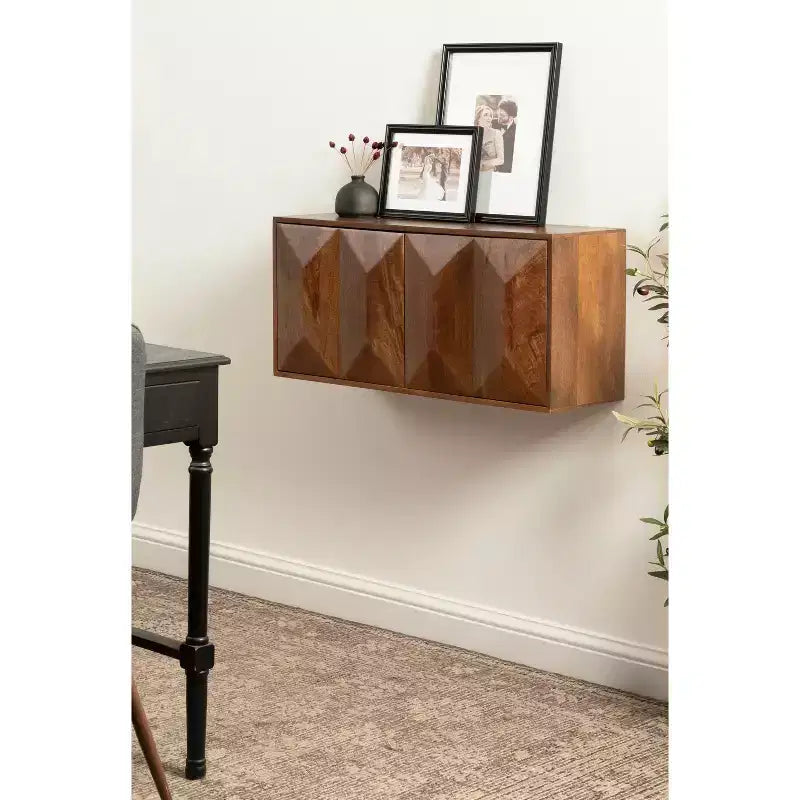 Pensile Ranier a due ante in noce di Kate & Laurel All Things Decor, 76x25x35 cm