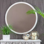 Specchio da parete rotondo Brewster 30" con cornice intagliata bianca: Finitura effetto anticato, Nessun montaggio richiesto