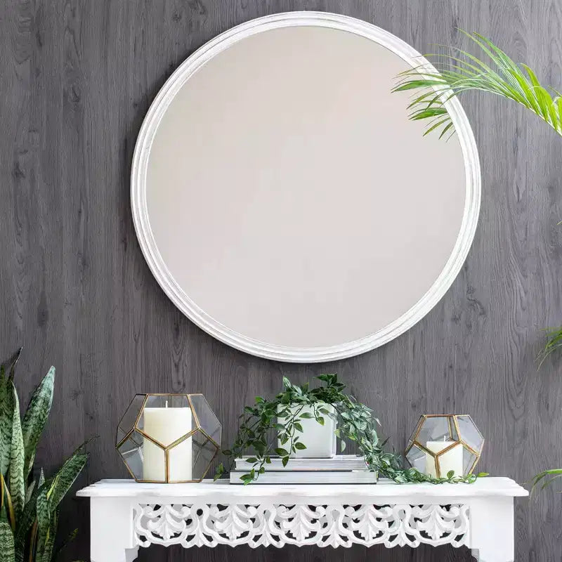 Specchio da parete rotondo Brewster 30" con cornice intagliata bianca: Finitura effetto anticato, Nessun montaggio richiesto