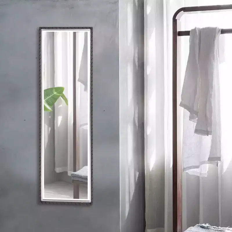 Specchio da parete Howard Elliott Cantera 48"x14": Stile moderno, cornice in ferro, montaggio a parete