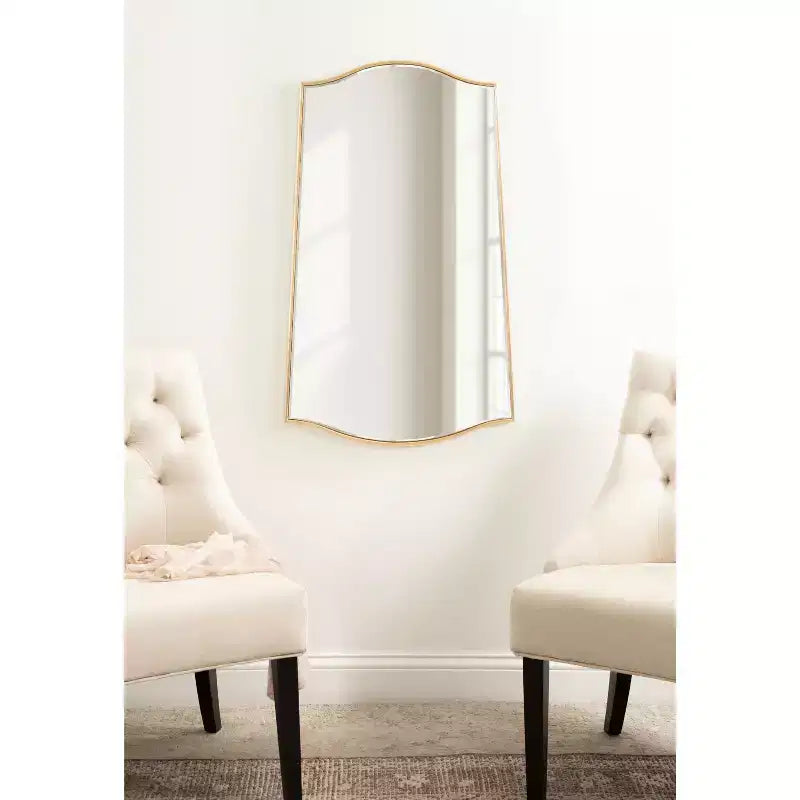 Specchio decorativo con cornice Kate & Laurel All Things Decor, 56x91 cm, affusolato Sedelle, color oro