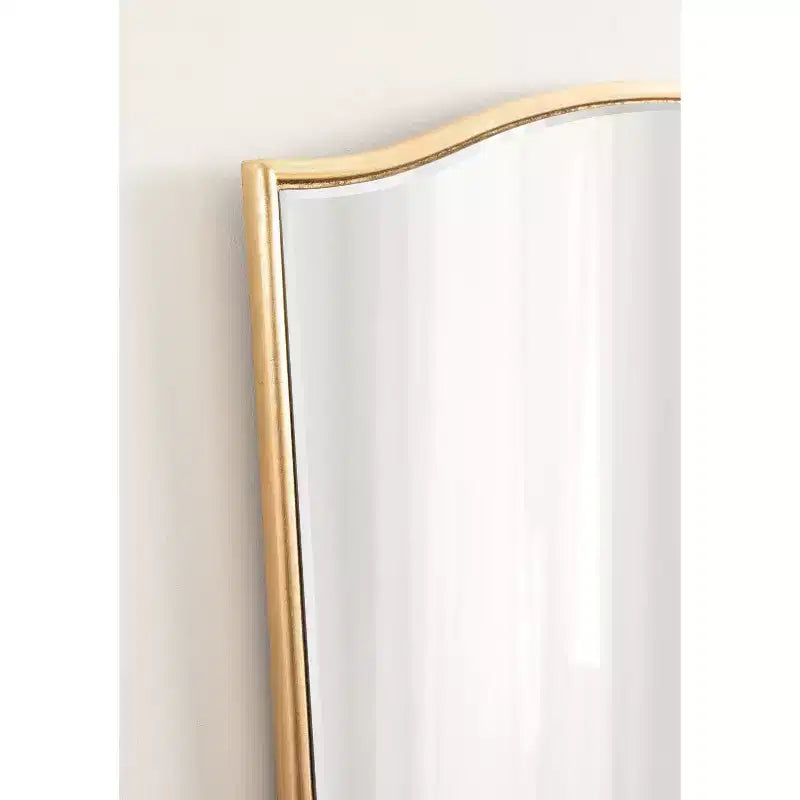 Specchio decorativo con cornice Kate & Laurel All Things Decor, 56x91 cm, affusolato Sedelle, color oro