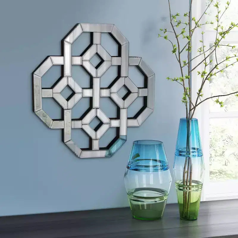 Specchio da parete Howard Elliott 20"x20" con linee specchiate intersecanti: forma moderna e innovativa, nessun assemblaggio richiesto