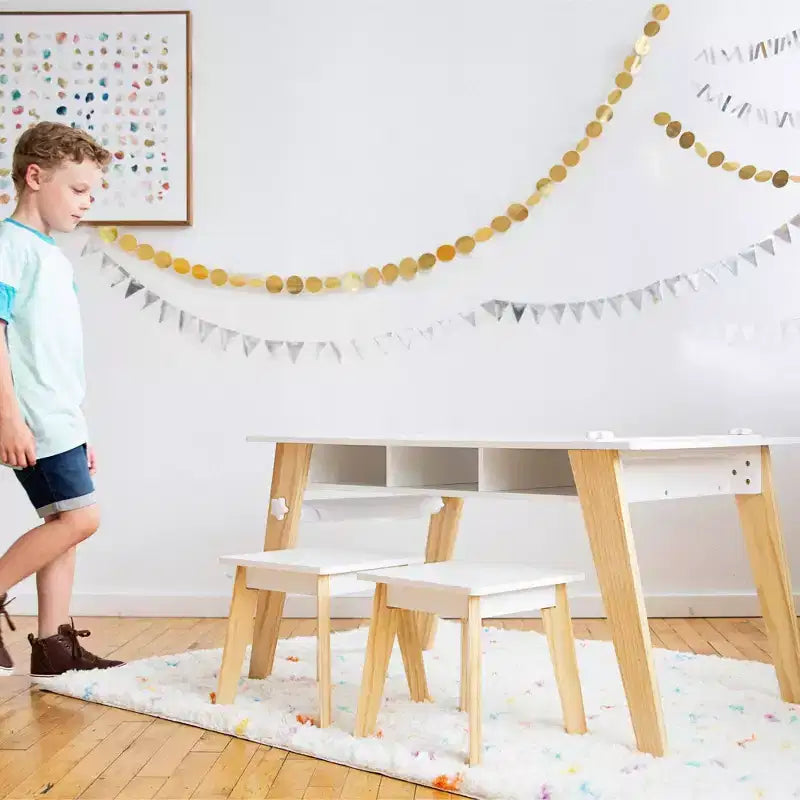 WildKin Sgabelli da Tavolo per Bambini per Arti e Mestieri 2pz Bianco: Struttura in Legno Non Imbottita, Sgabello per Bambini, Sedia da Pranzo