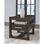 Signature Design by Ashley Breckington Tavolino Laterale Contemporaneo con Cassetti Contenitori, Marrone Scuro