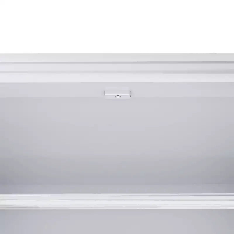 Armadio Keloyid in legno bianco da 156 cm con 4 cassetti e 2 ripiani