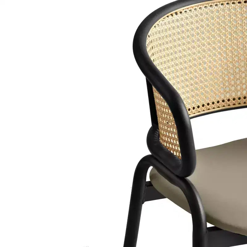 LeisureMod Ervilla Set di 2 sedie da pranzo con schienale in vimini, sedile in pelle e struttura in acciaio nero, moderno, per cucina interna, sala da pranzo, posti a sedere a tavola