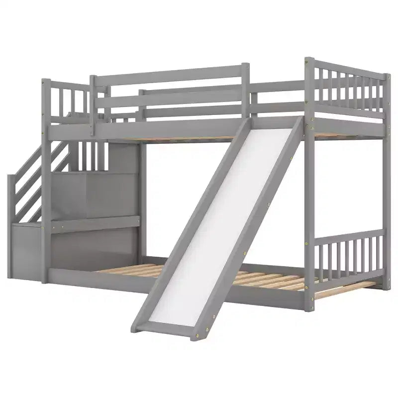 Letto a castello Whisen Wood con due letti singoli, scivolo convertibile e scaletta