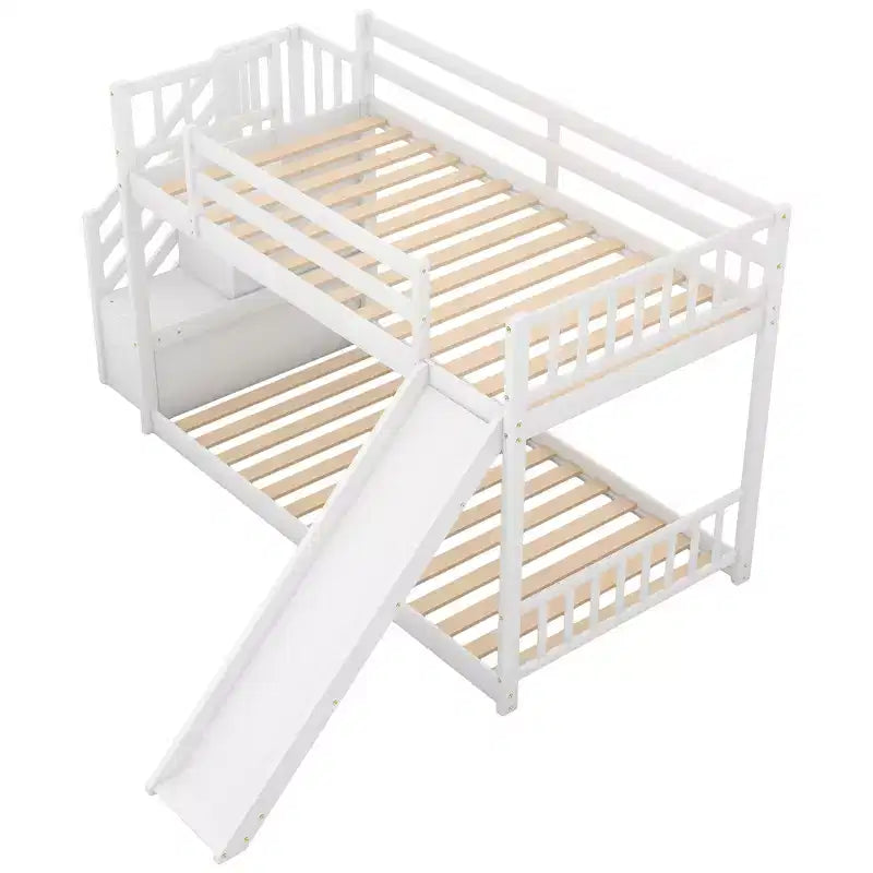 Letto a castello Whisen Wood con due letti singoli, scivolo convertibile e scaletta