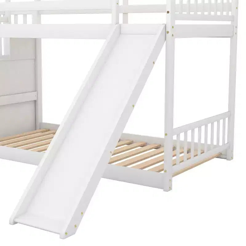 Letto a castello Whisen Wood con due letti singoli, scivolo convertibile e scaletta