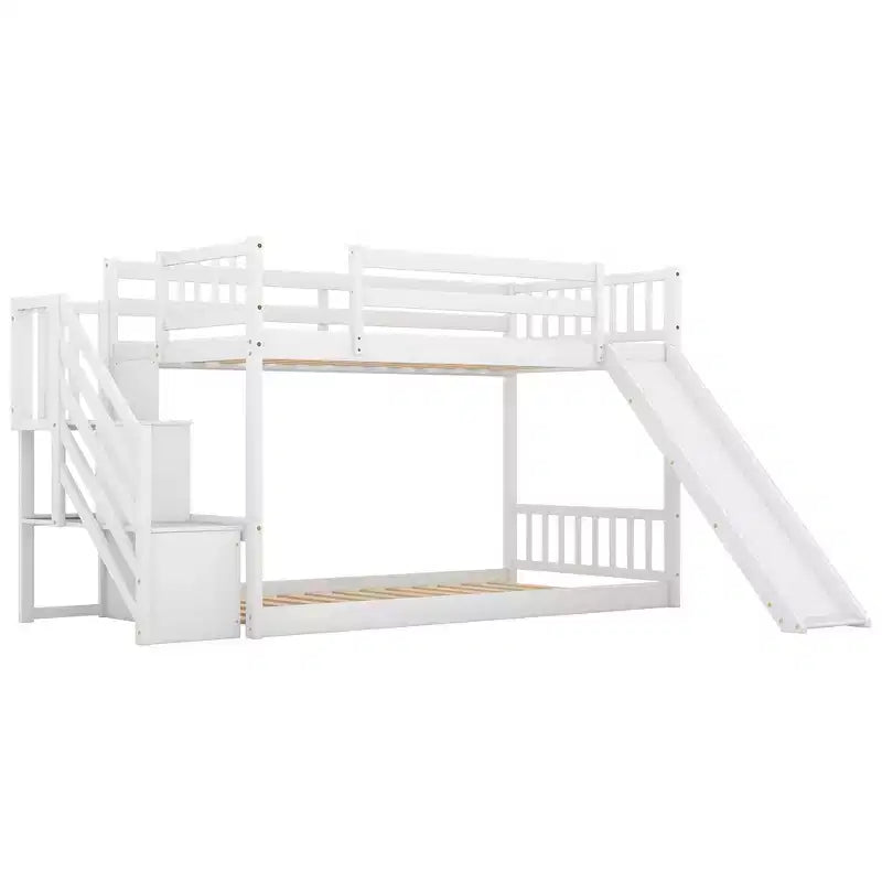 Letto a castello Whisen Wood con due letti singoli, scivolo convertibile e scaletta