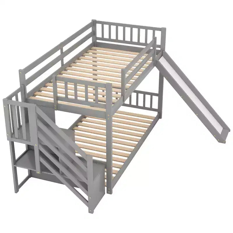 Letto a castello Whisen Wood con due letti singoli, scivolo convertibile e scaletta