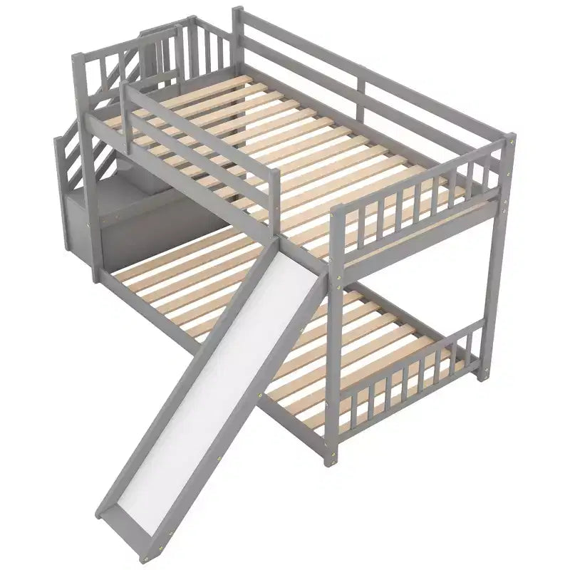 Letto a castello Whisen Wood con due letti singoli, scivolo convertibile e scaletta
