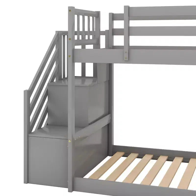 Letto a castello Whisen Wood con due letti singoli, scivolo convertibile e scaletta