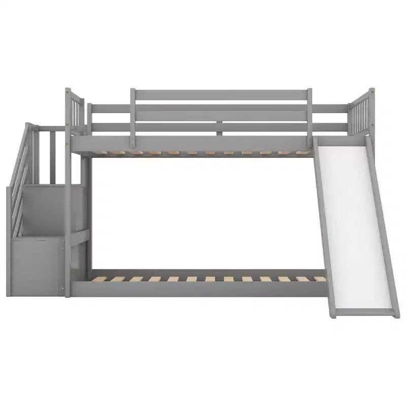 Letto a castello Whisen Wood con due letti singoli, scivolo convertibile e scaletta