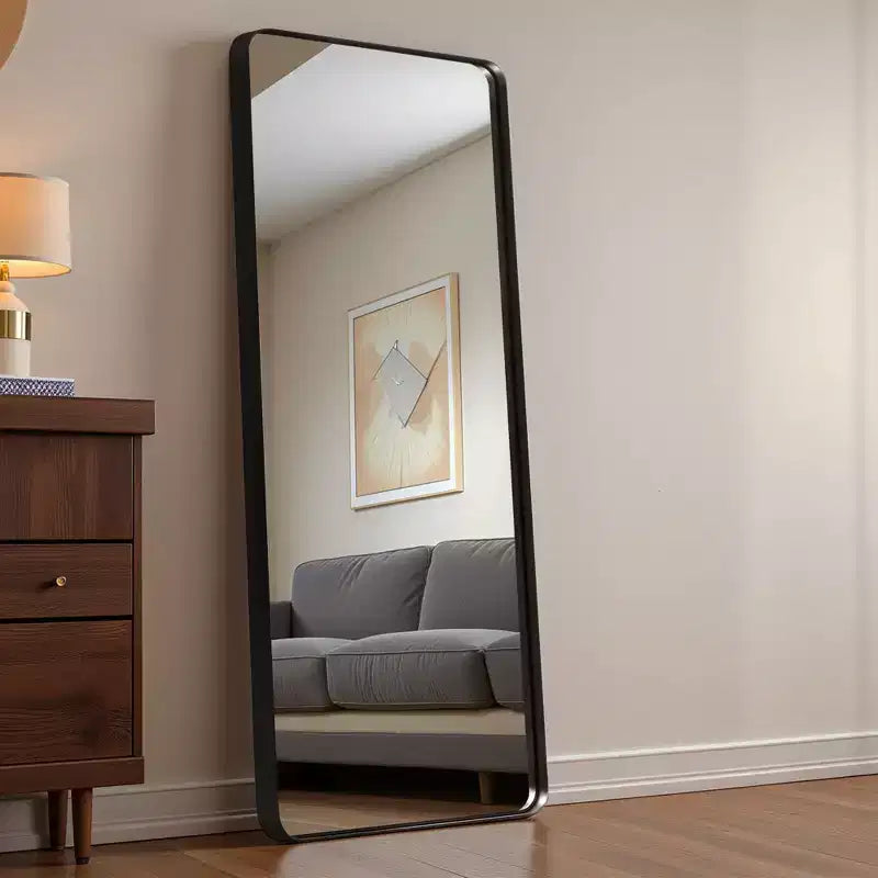 Specchio intero rettangolare con angoli arrotondati, con cornice in alluminio verniciato nero (specchio profondo - senza supporto)