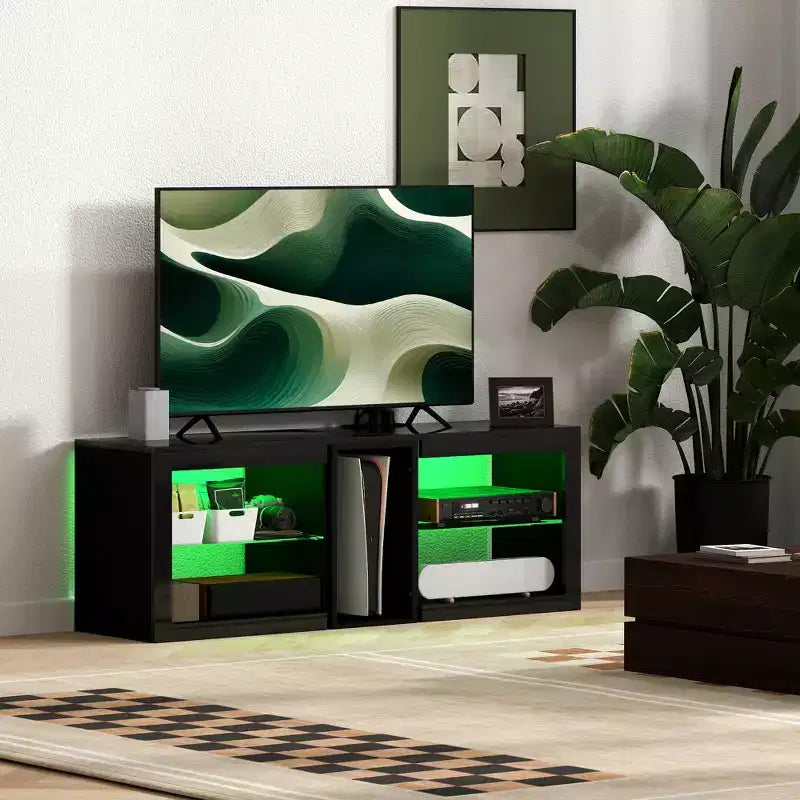 Mobile TV moderno HOMCOM con luci LED e prese di corrente per TV da 55 pollici, mobile TV a centro di intrattenimento lucido da 51 pollici con ripiani in vetro regolabili