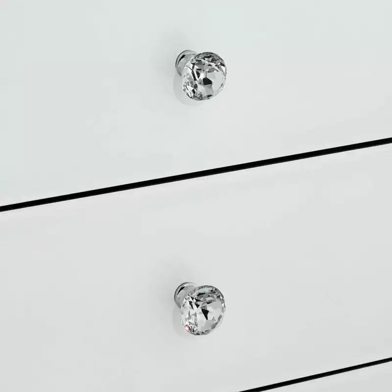Tavolino laterale in vetro con retro dipinto bianco Studio 55D Biscaya 17 3/4 di larghezza