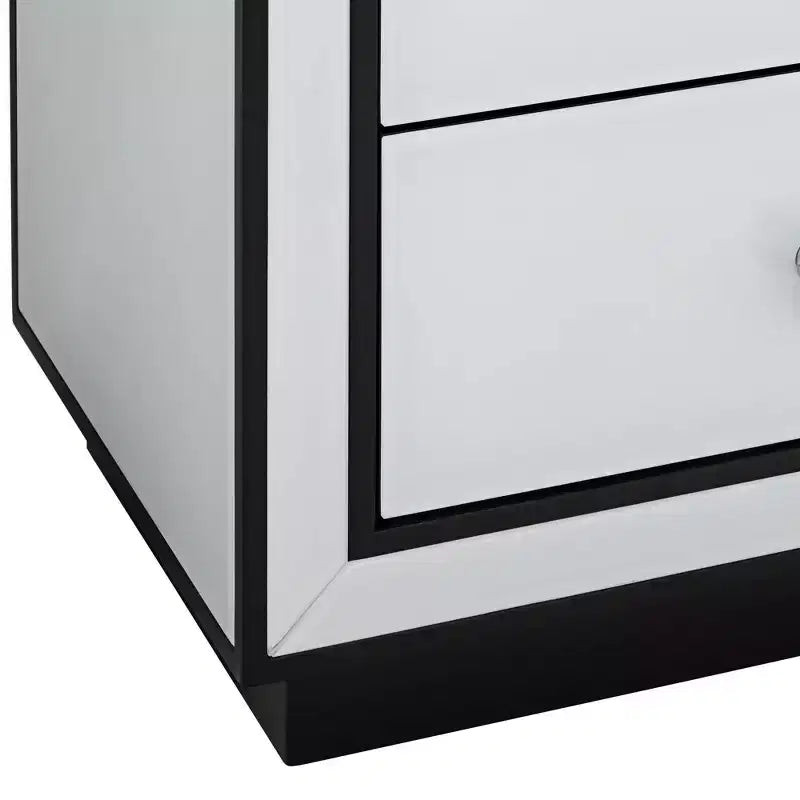 Tavolino laterale in vetro con retro dipinto bianco Studio 55D Biscaya 17 3/4 di larghezza