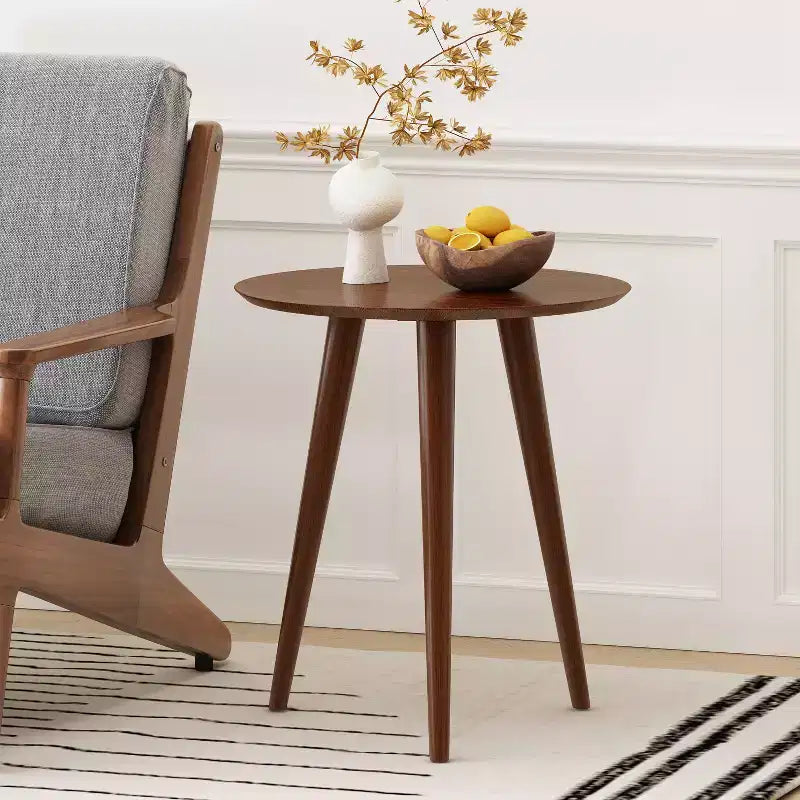 Tavolino rotondo GDFStudio Bridie Mid-Century Modern in legno con gambe a compasso