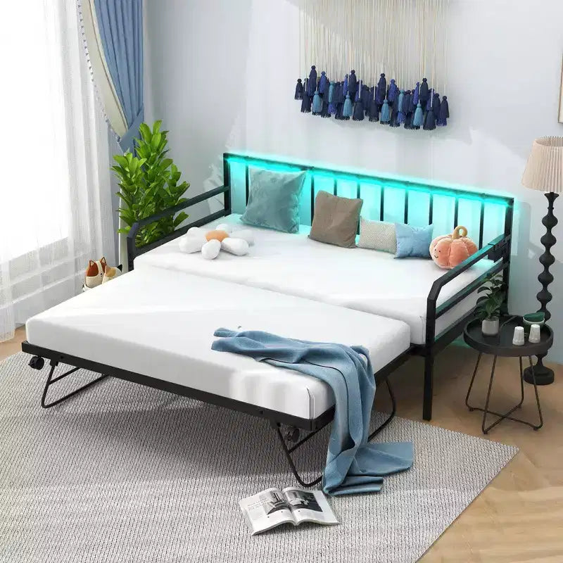 Daybed Costway Matrimoniale con Rete Estraibile a Scomparsa Stazione di Ricarica e Luci a LED per Soggiorno Nero/Bianco