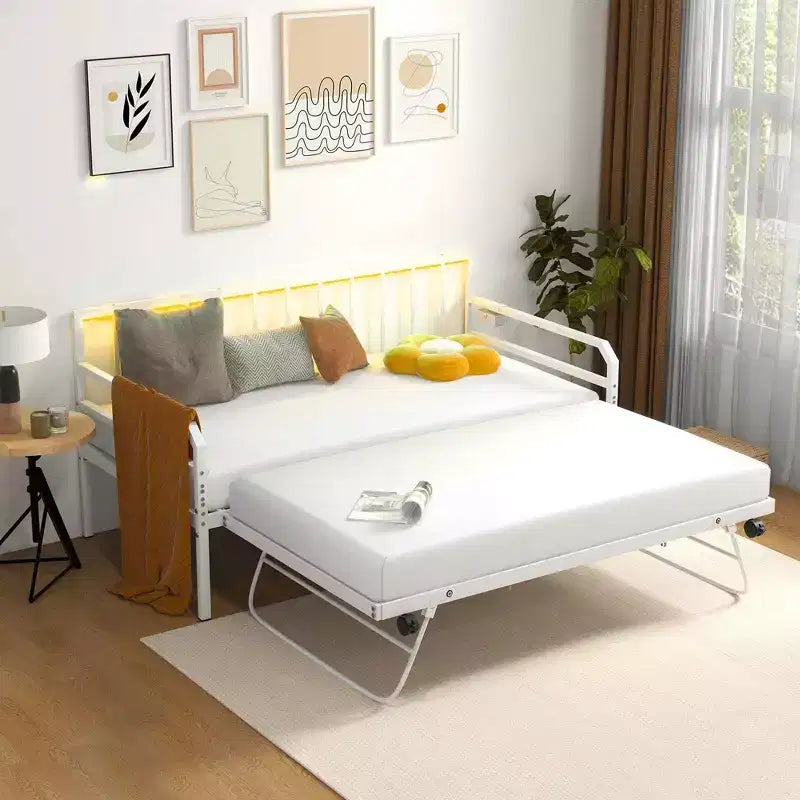 Daybed Costway Matrimoniale con Rete Estraibile a Scomparsa Stazione di Ricarica e Luci a LED per Soggiorno Nero/Bianco