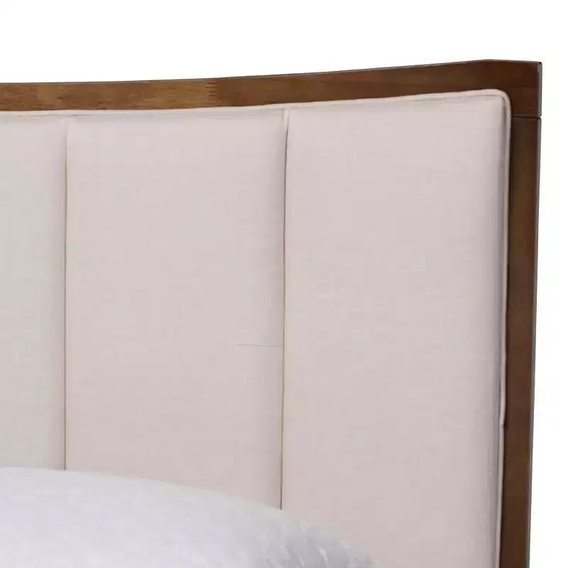 Set camera da letto Queen Baxton Studio Nikolai di 5 pezzi in tessuto beige trapuntato a canali e legno marrone Wenge stile Mid-Century