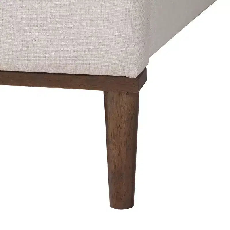 Set camera da letto Queen Baxton Studio Nikolai di 5 pezzi in tessuto beige trapuntato a canali e legno marrone Wenge stile Mid-Century