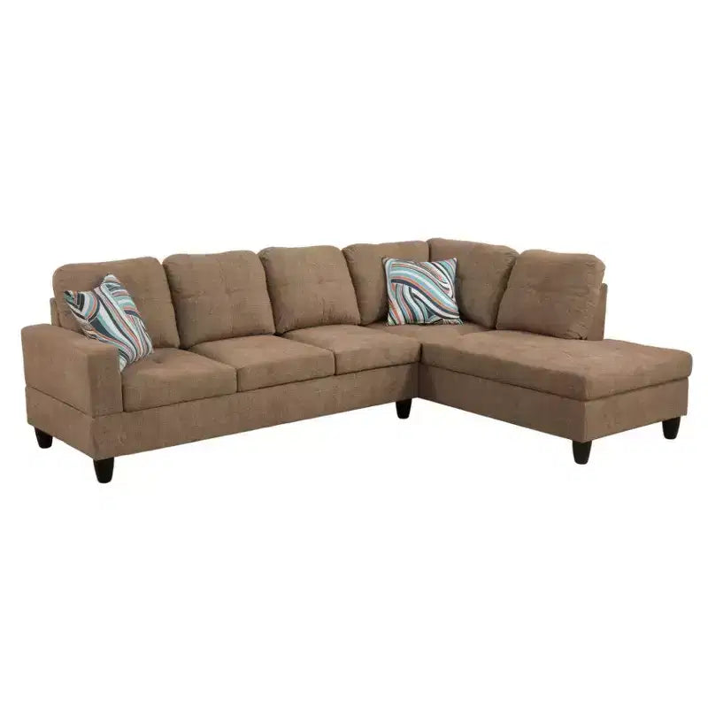 Scopri il comfort definitivo con il nostro divano componibile ad angolo a L in tessuto marrone C, completo di chaise longue e pouf contenitore