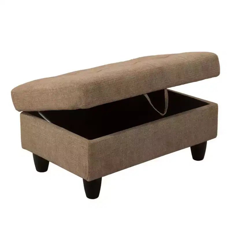 Scopri il comfort definitivo con il nostro divano componibile ad angolo a L in tessuto marrone C, completo di chaise longue e pouf contenitore