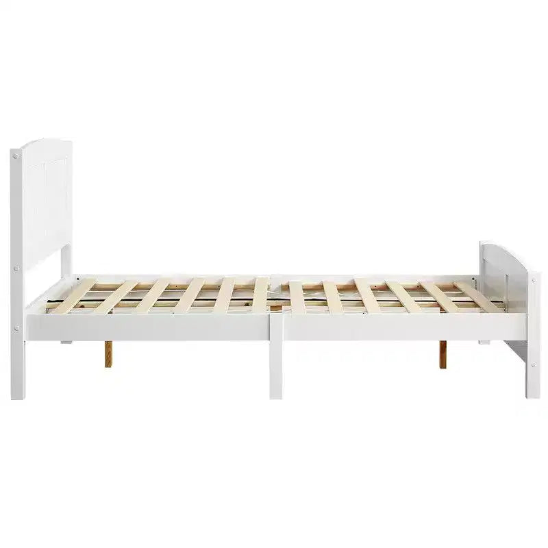 Struttura letto matrimoniale in legno massello Karl Home, bianca