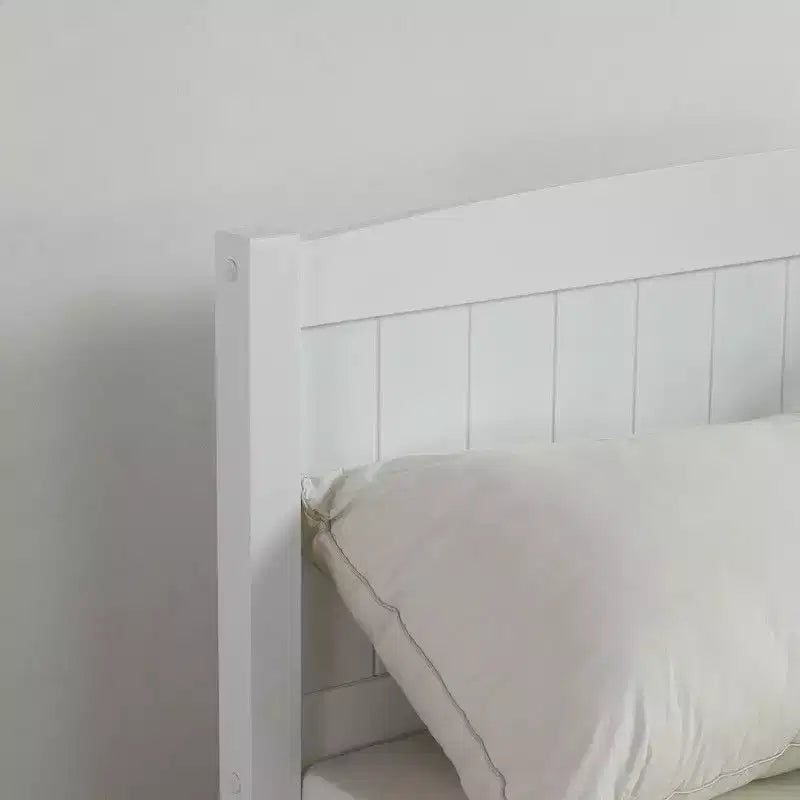 Struttura letto matrimoniale in legno massello Karl Home, bianca