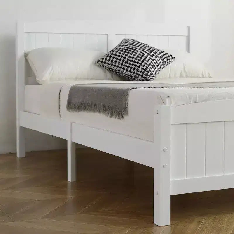 Struttura letto matrimoniale in legno massello Karl Home, bianca