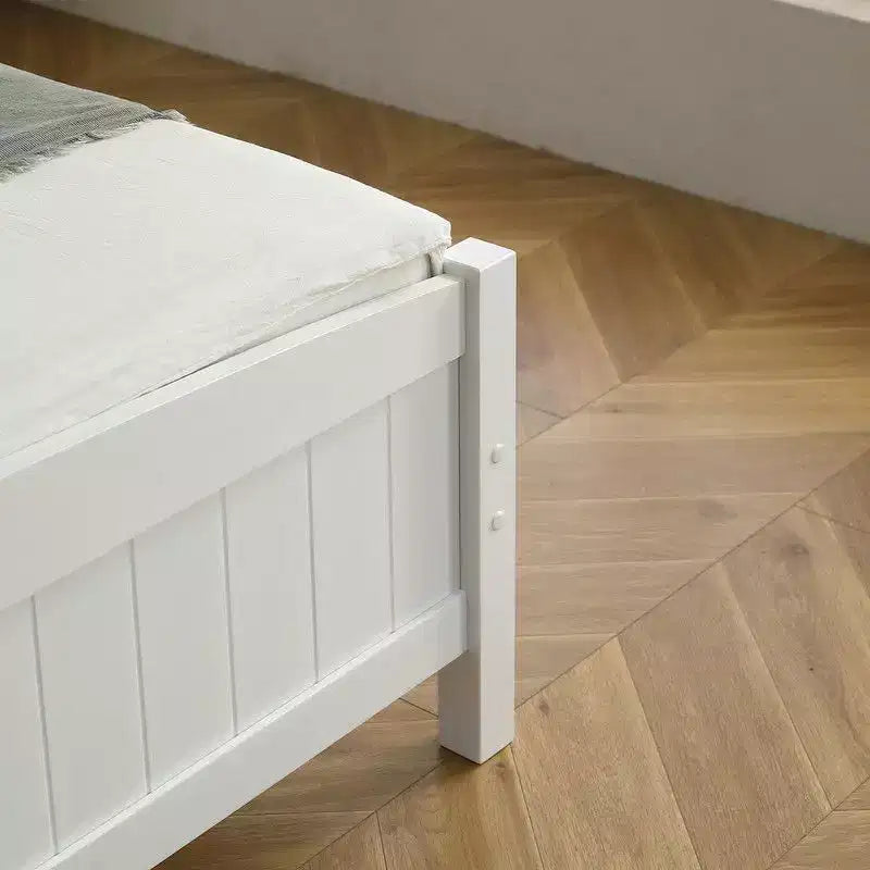 Struttura letto matrimoniale in legno massello Karl Home, bianca