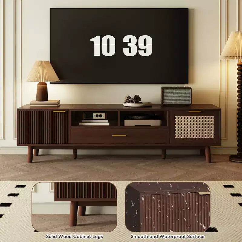 Mobile TV moderno da 75" con ante a chiusura ammortizzata e cassetti in rattan, elegante mobile TV con vano a ribalta, consolle TV in stile rustico, marrone scuro - HABITRIO