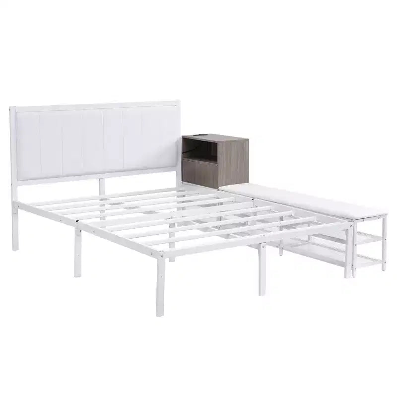 Struttura letto matrimoniale Okak con ripiani portaoggetti a due livelli, letto a piattaforma in metallo di dimensioni complete con armadietto portaoggetti in legno per camera da letto, soggiorno, bianco