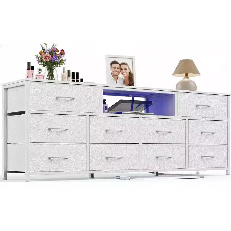 Comò bianco a 10 cassetti, mobile porta TV per TV da 65 pollici con stazione di ricarica, luci LED, console multimediale da 55 pollici, mobiletto contenitore per camera da letto, mobiletto per intrattenimento