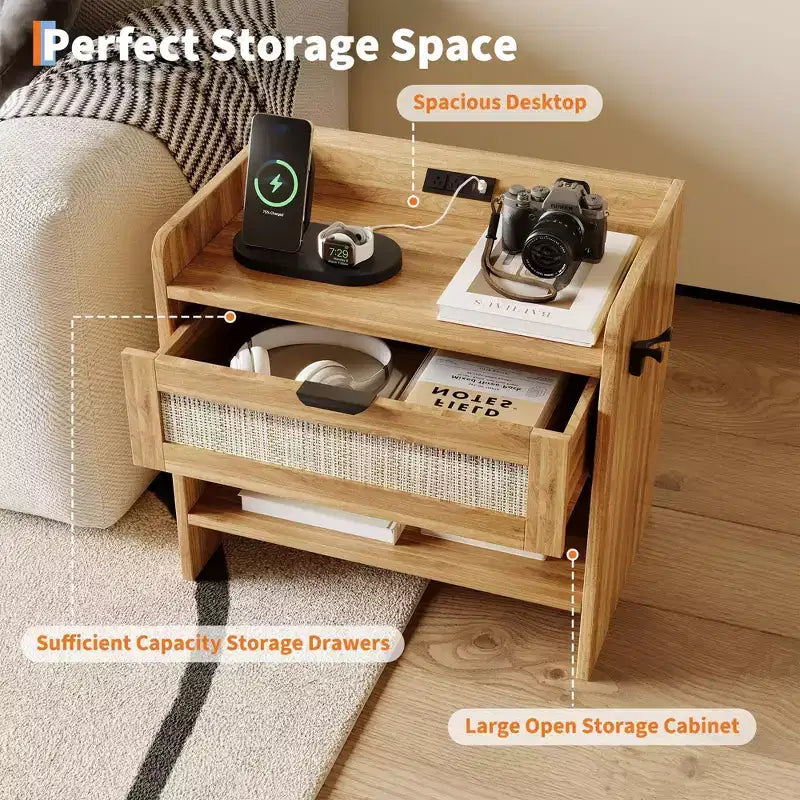 COZONY Comodino in Rattan con Stazione di Ricarica Type-C, Cassetto e Ripiano Aperto per Camera da Letto, Ufficio e Soggiorno