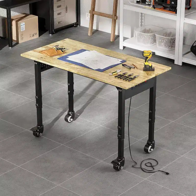 Banco da lavoro resistente regolabile con piano in legno di caucciù, tavolo da lavoro da garage su ruote con pannello forato, banco da lavoro portatile per garage, capacità di carico di 2200 libbre