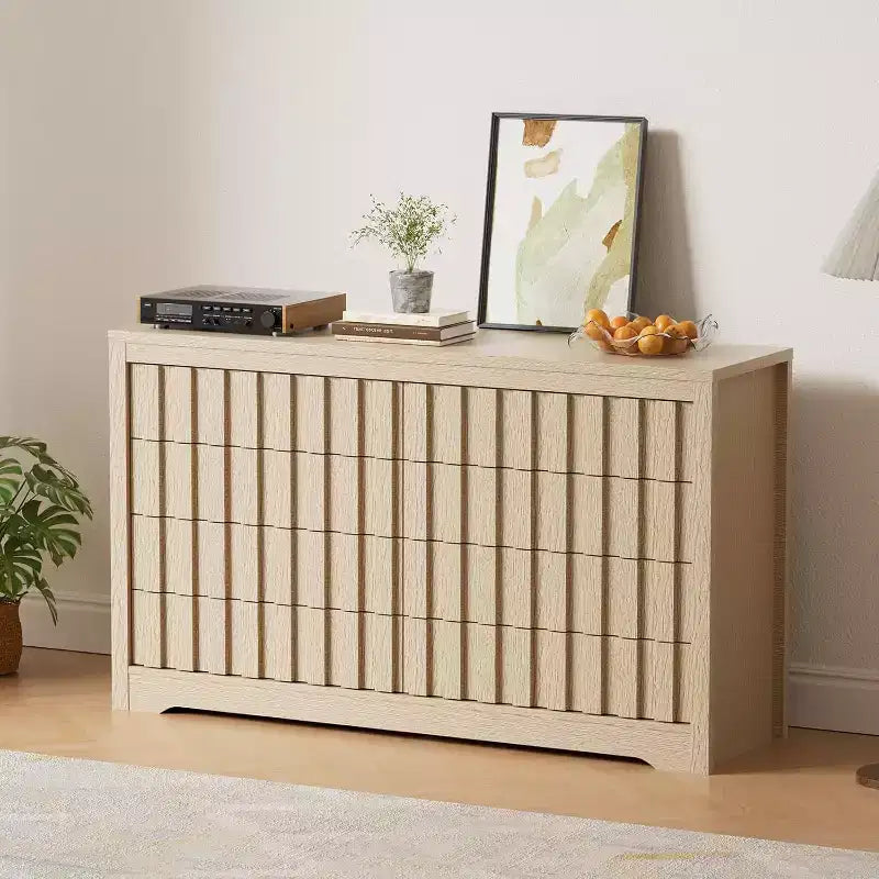 Cassettiera scanalata per camera da letto con 8 cassetti, comò moderno largo 137 cm con profilo curvo, organizer per cassetti in legno naturale per camera da letto