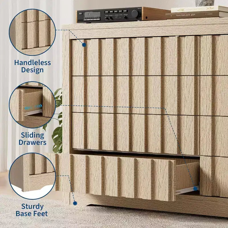 Cassettiera scanalata per camera da letto con 8 cassetti, comò moderno largo 137 cm con profilo curvo, organizer per cassetti in legno naturale per camera da letto