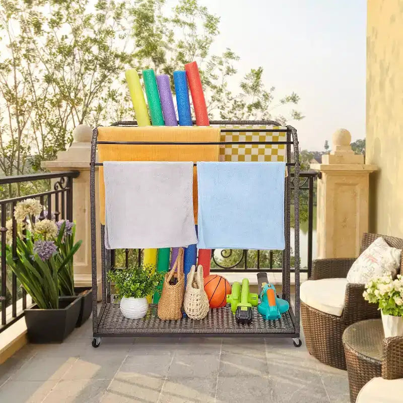 COZONY Porta Asciugamani Autoportante da Bordo Piscina, Base Mezza Rattan con 5 Barre e Spazio Contenitore, per Esterni/Interni