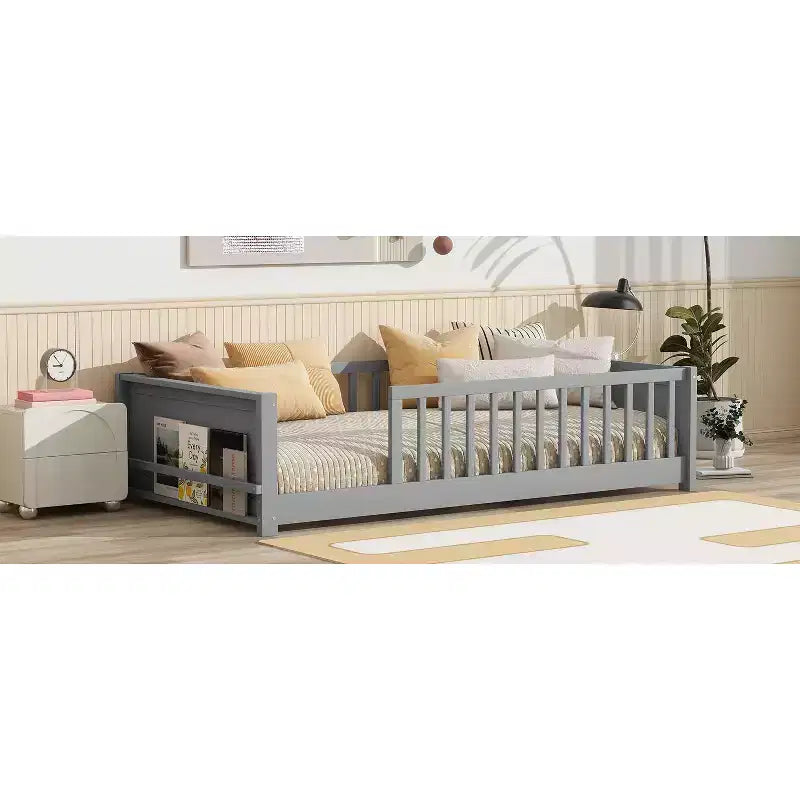 Bellemave Letto a Piattaforma Matrimoniale con Scaffale Integrato, Spondine e Robusta Struttura in Legno, Design Salvaspazio per la Camera dei Bambini