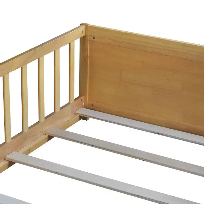 Bellemave Letto a Piattaforma Matrimoniale con Scaffale Integrato, Spondine e Robusta Struttura in Legno, Design Salvaspazio per la Camera dei Bambini
