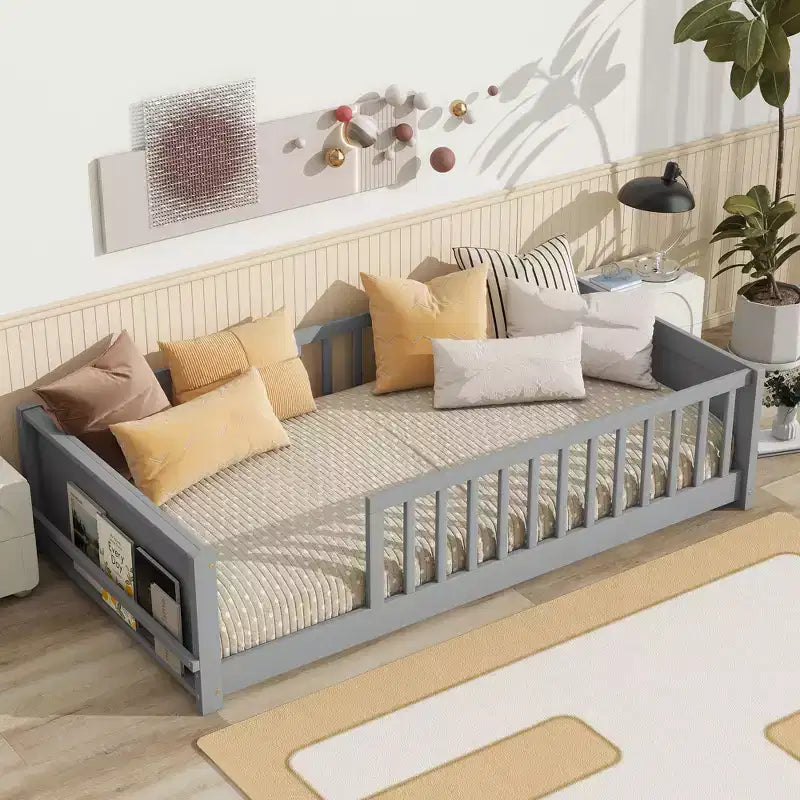Bellemave Letto a Piattaforma Matrimoniale con Scaffale Integrato, Spondine e Robusta Struttura in Legno, Design Salvaspazio per la Camera dei Bambini