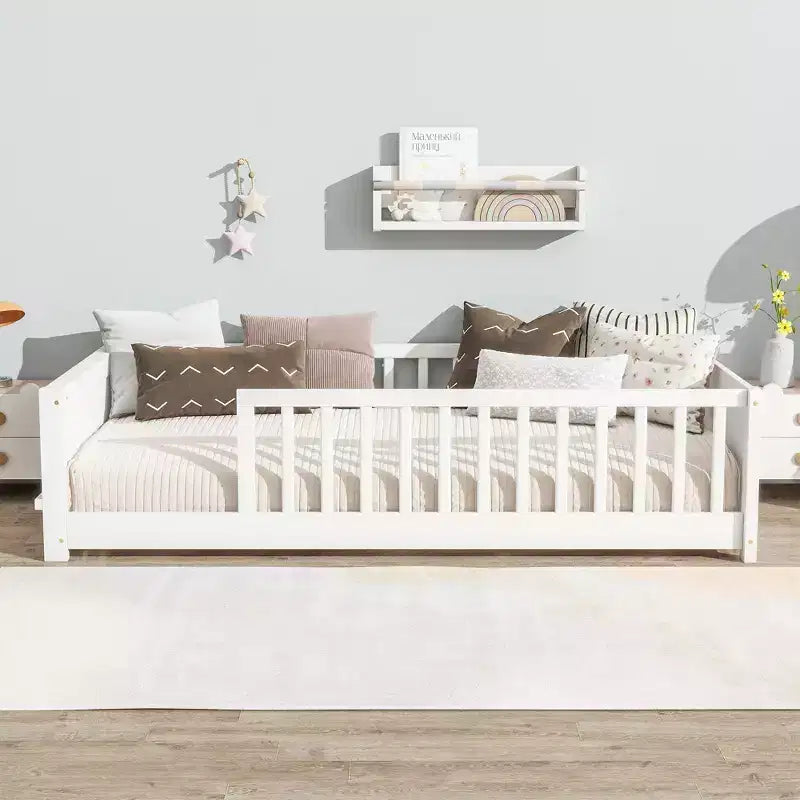Bellemave Letto a Piattaforma Matrimoniale con Scaffale Integrato, Spondine e Robusta Struttura in Legno, Design Salvaspazio per la Camera dei Bambini