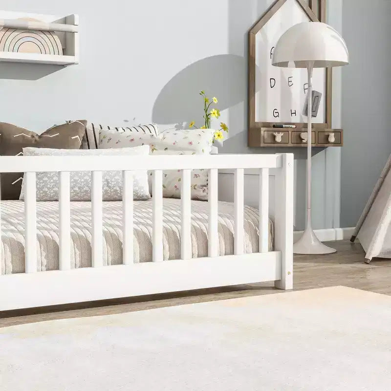 Bellemave Letto a Piattaforma Matrimoniale con Scaffale Integrato, Spondine e Robusta Struttura in Legno, Design Salvaspazio per la Camera dei Bambini