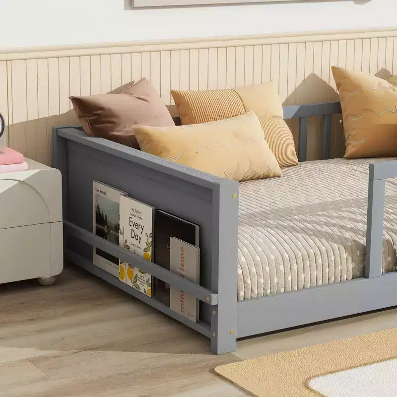 Bellemave Letto a Piattaforma Matrimoniale con Scaffale Integrato, Spondine e Robusta Struttura in Legno, Design Salvaspazio per la Camera dei Bambini