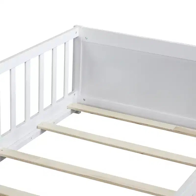 Bellemave Letto a Piattaforma Matrimoniale con Scaffale Integrato, Spondine e Robusta Struttura in Legno, Design Salvaspazio per la Camera dei Bambini